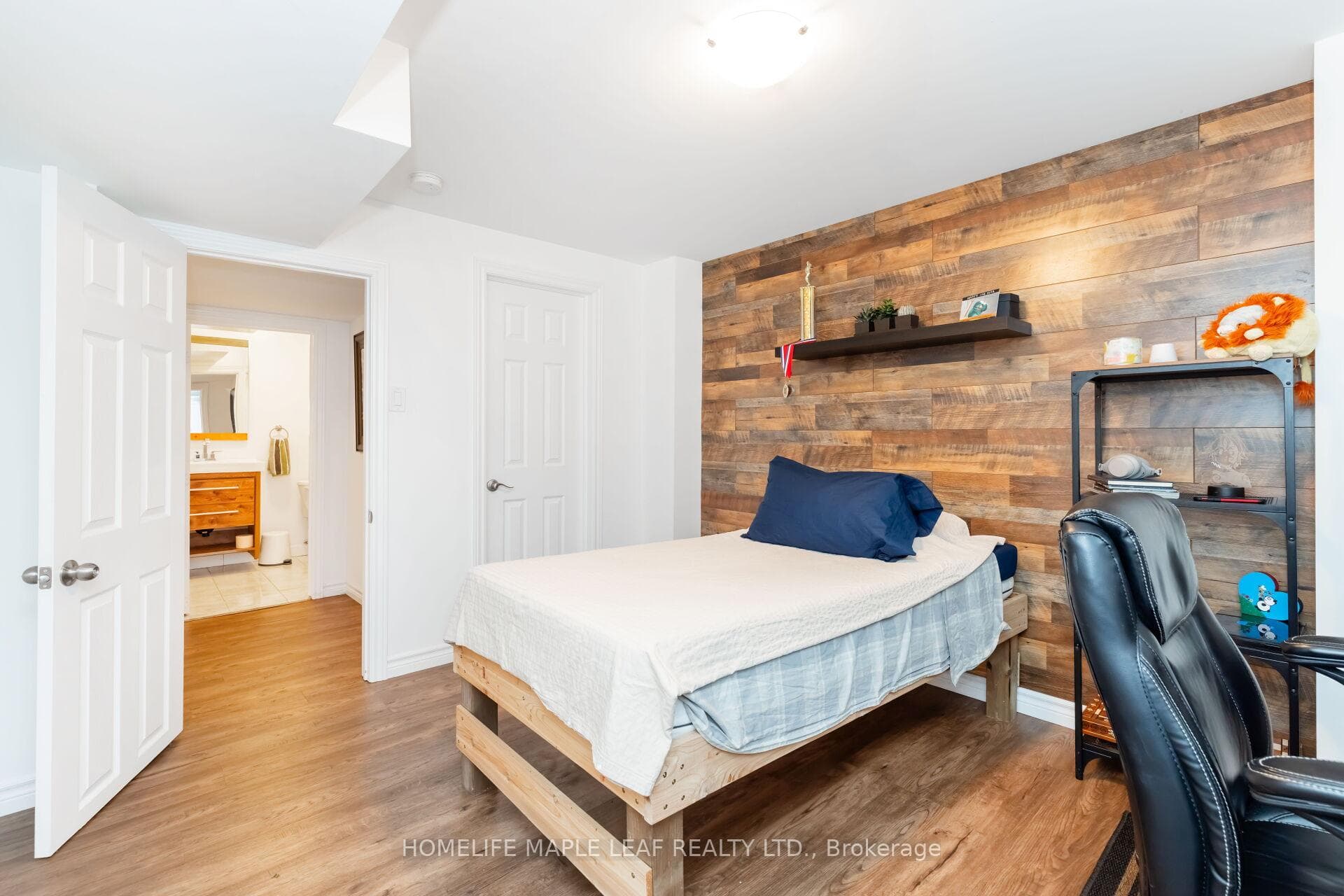 62 Fallstar Crescent photo 33