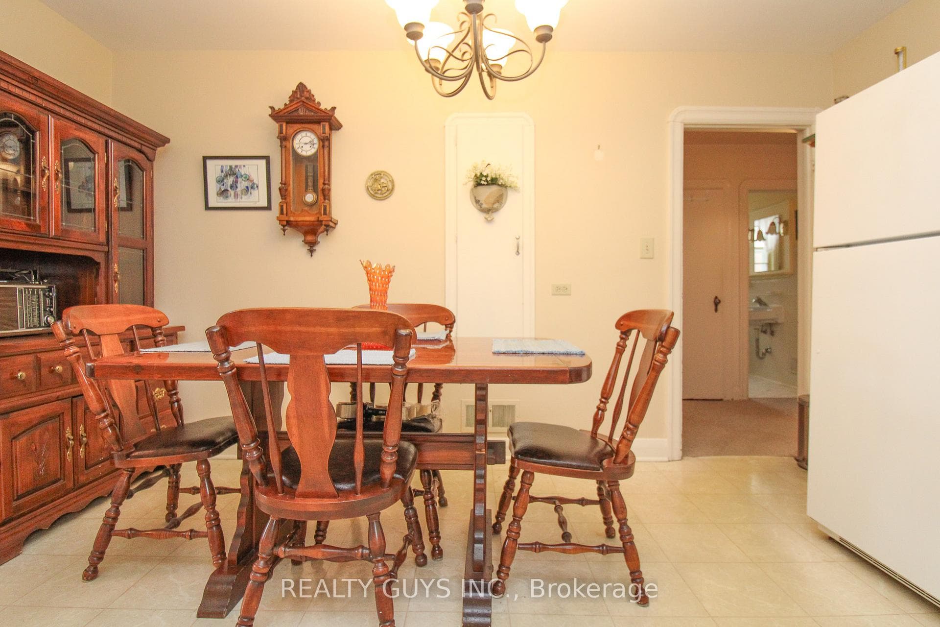 LARGE KITCHEN WITH DINING
