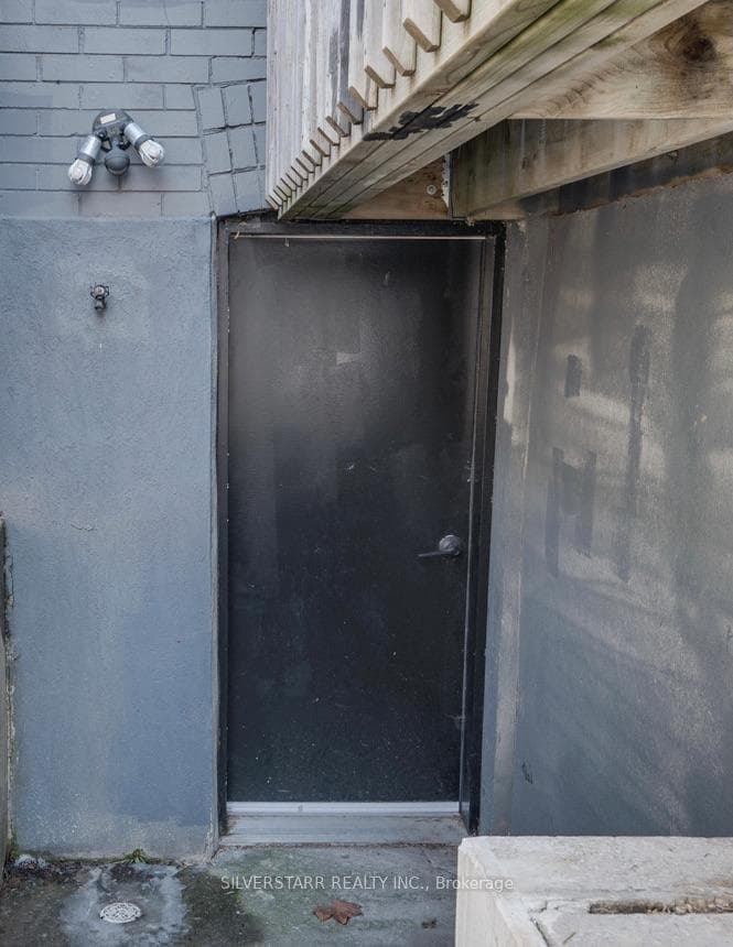 72 Harvie Avenue photo 36