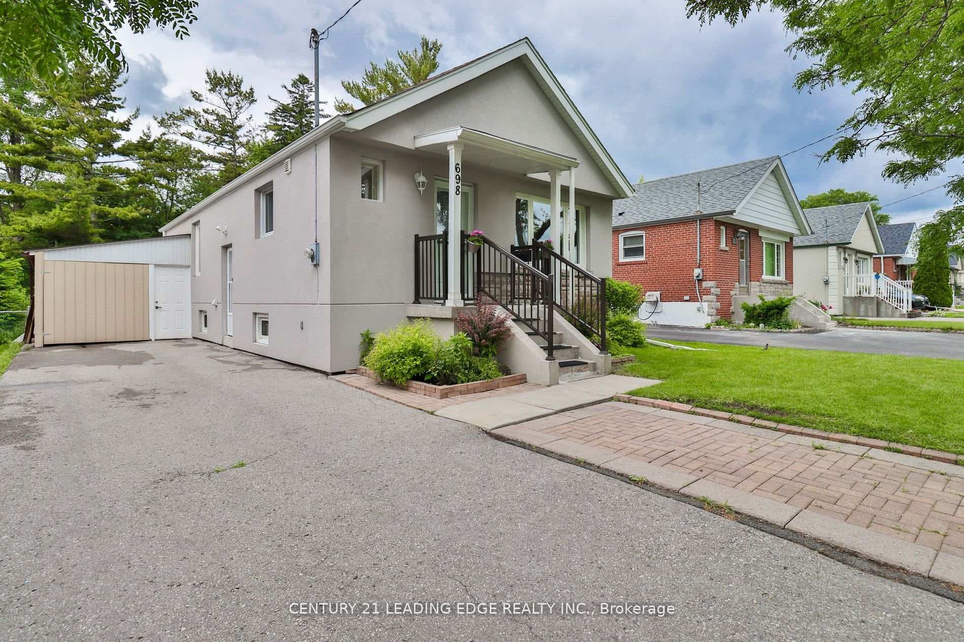 698 Pharmacy Avenue photo 2