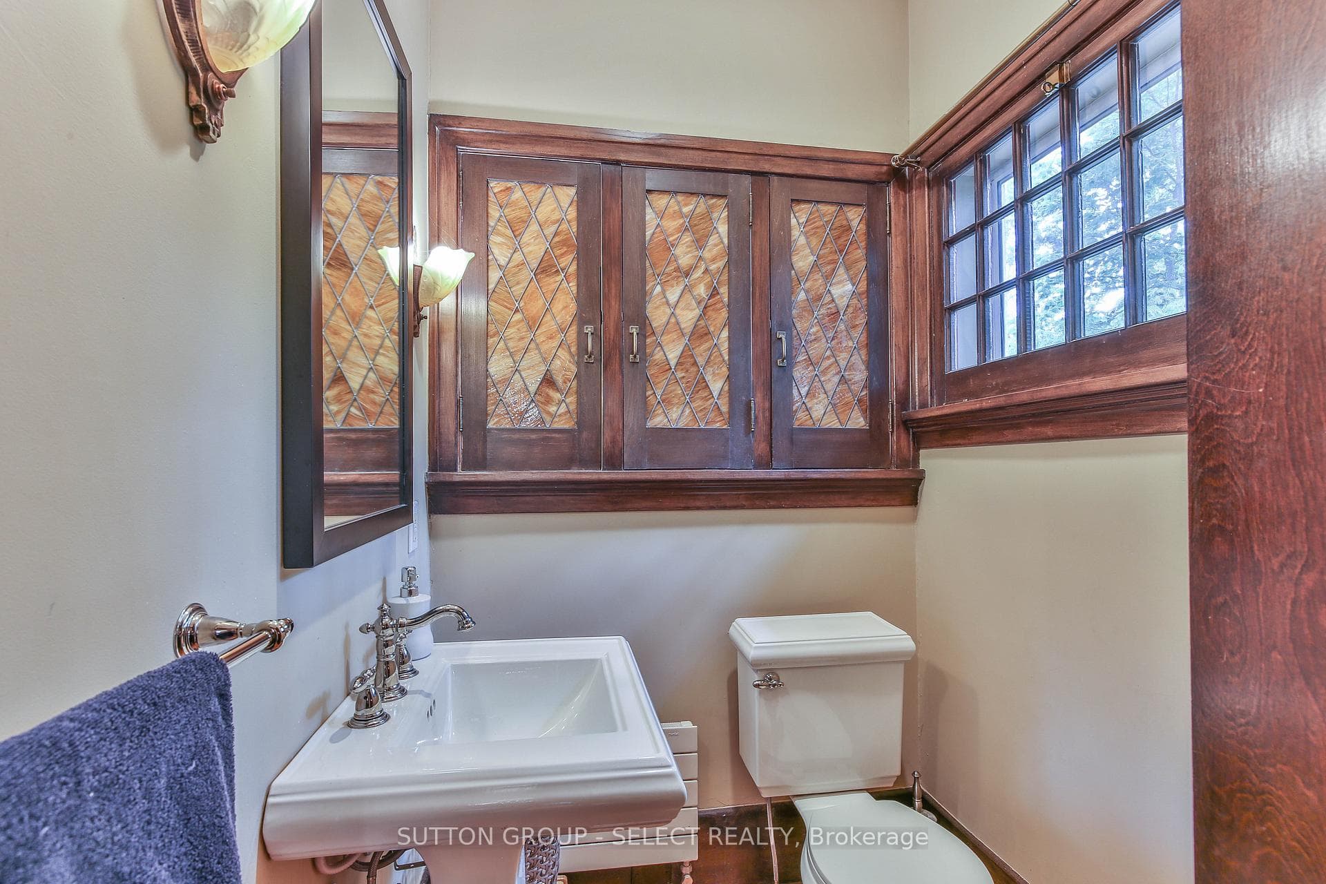 272 Huron Street photo 14