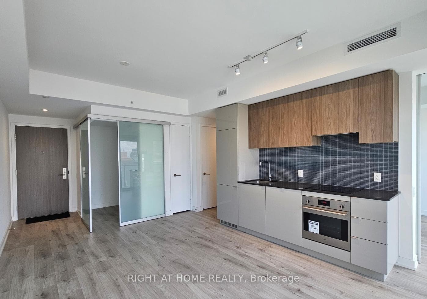 161 Roehampton Avenue Unit 1502 photo 13
