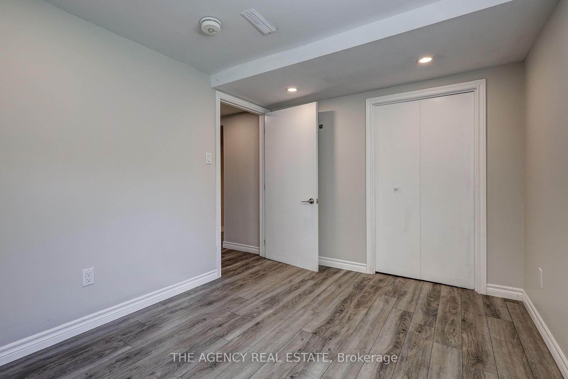 205 Rhine Avenue photo 33