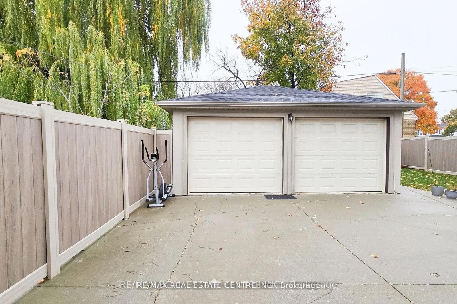 110 Allenby Avenue photo 38