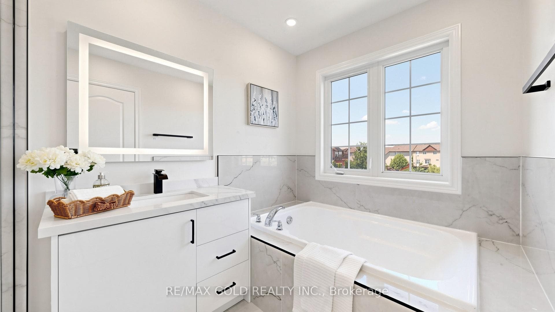 9 Edgewater Court photo 24