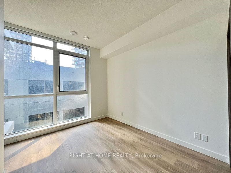 38 Widmer Street Unit 709 photo 9