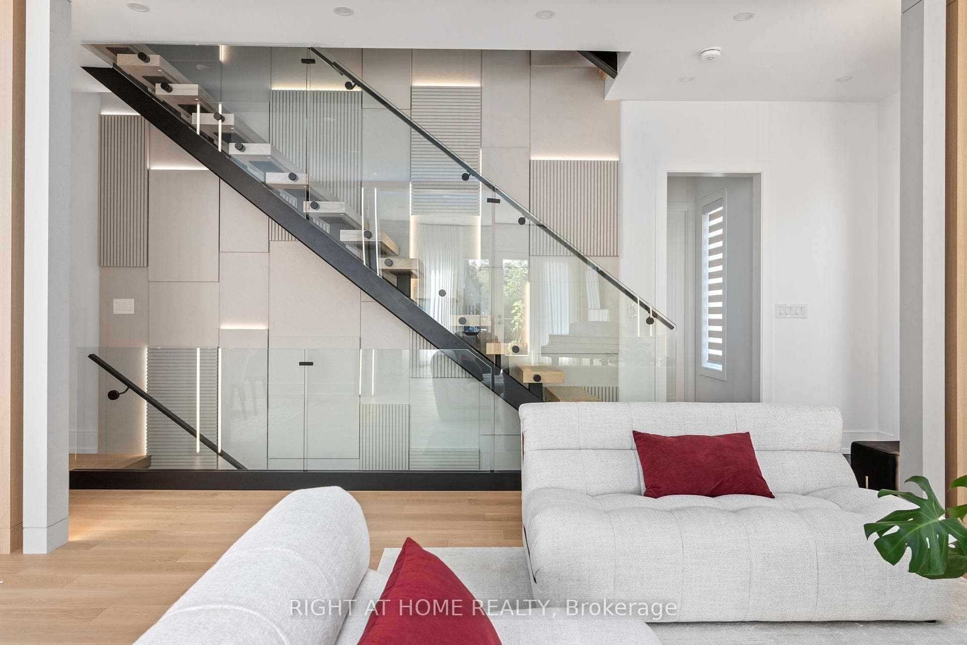 33 Thorndale Avenue photo 13