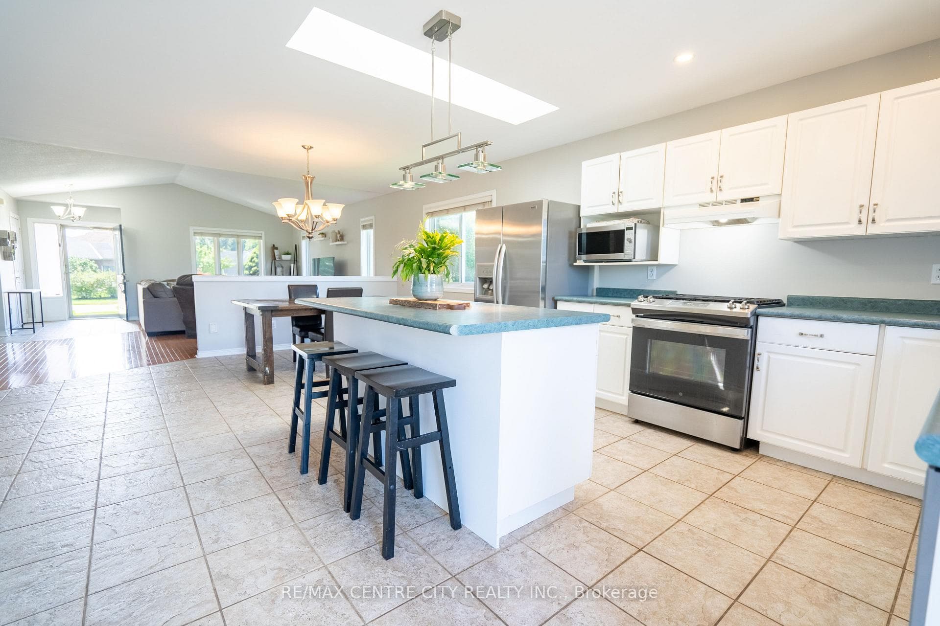 25 Willow Crescent photo 22
