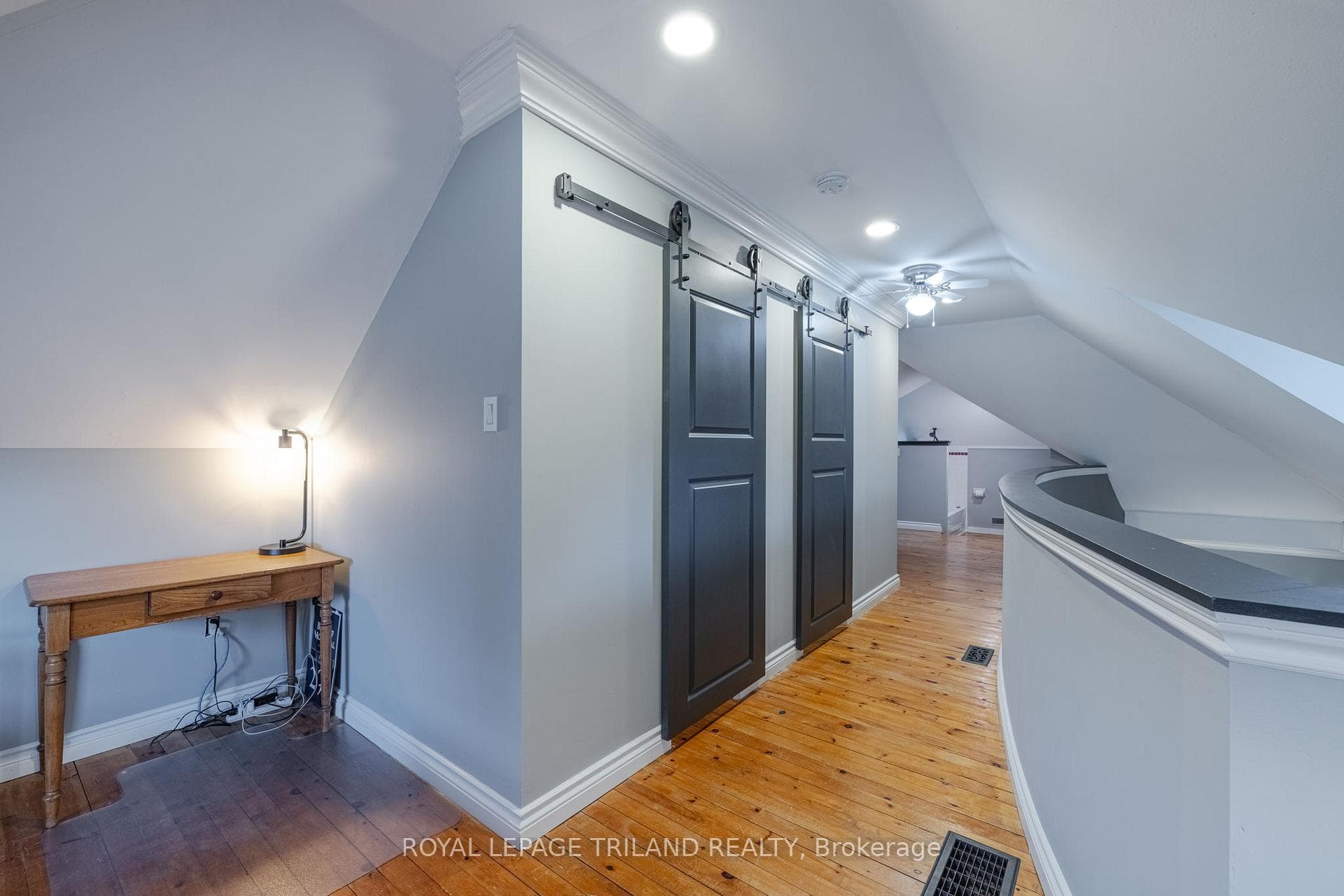 474 Grosvenor Street photo 26