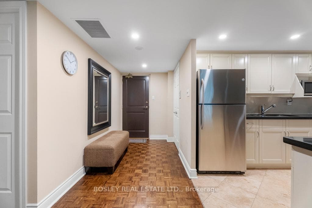 30 Wellington Street Unit 403 photo 4