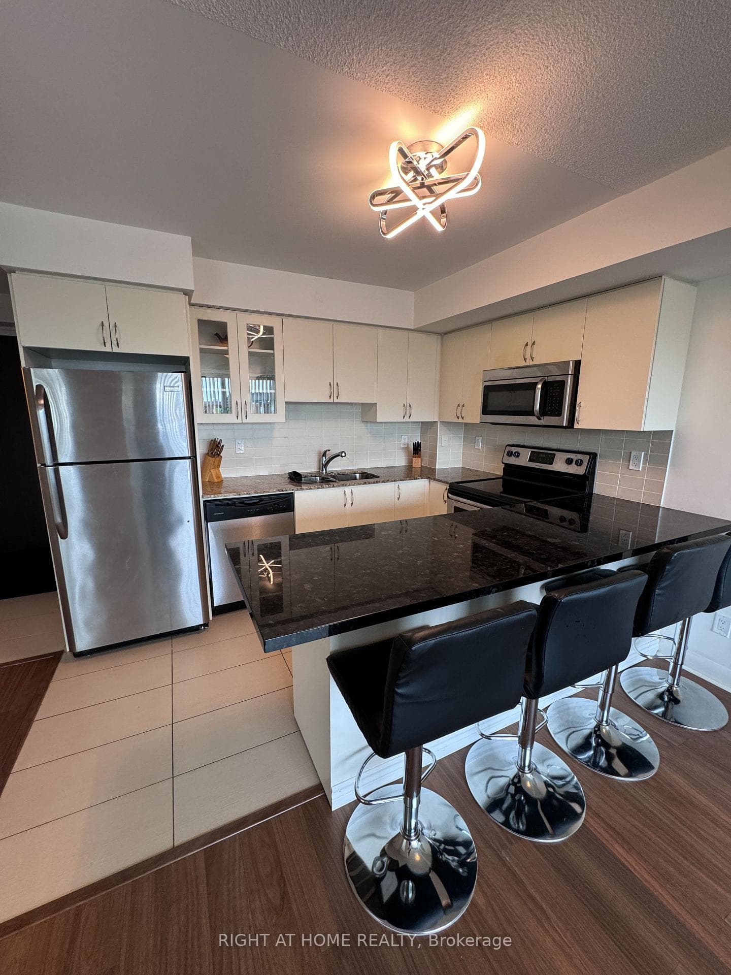 75 Norman Bethune Avenue Unit 214 photo 15