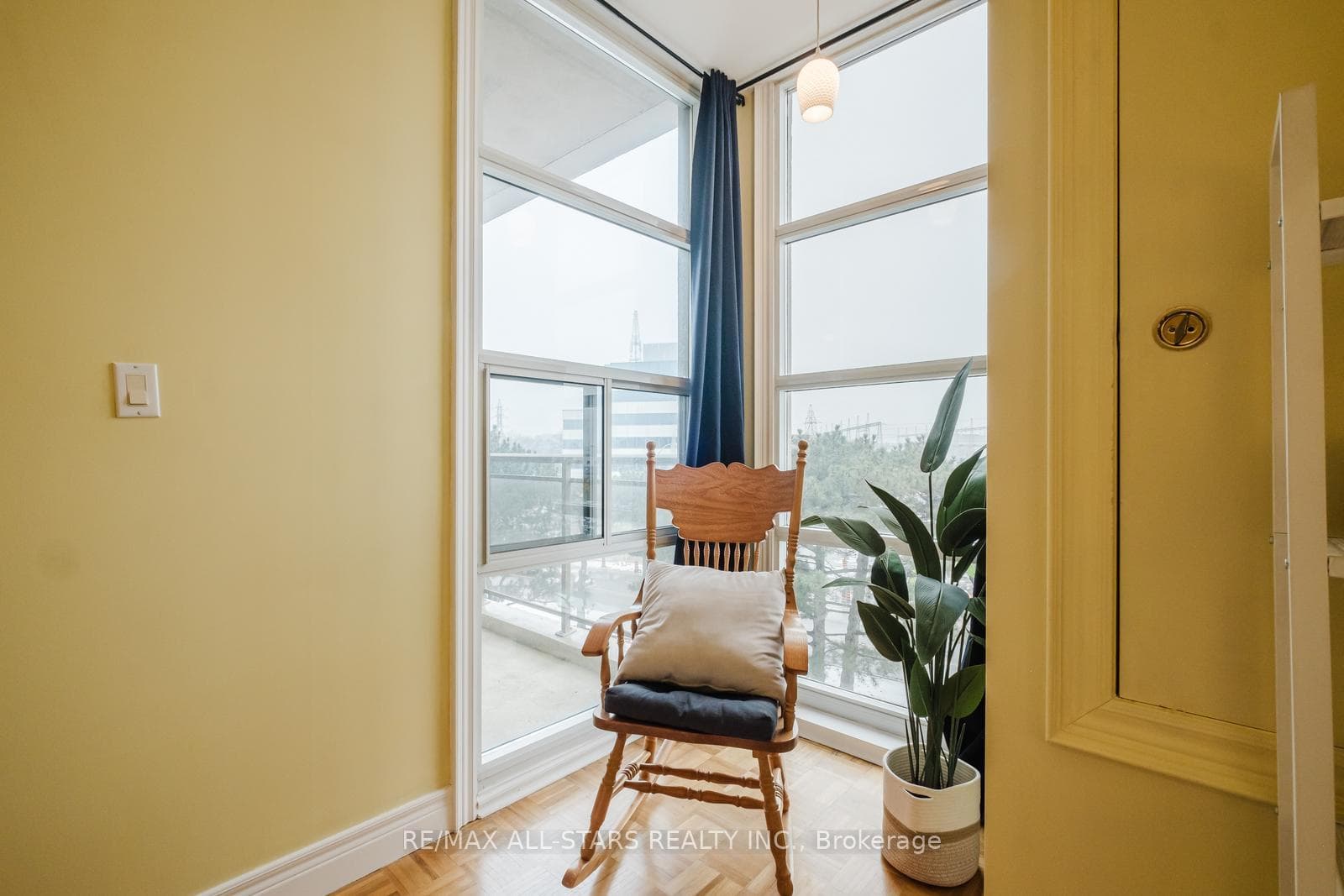 1 Leaside Park Drive Unit 303 photo 23