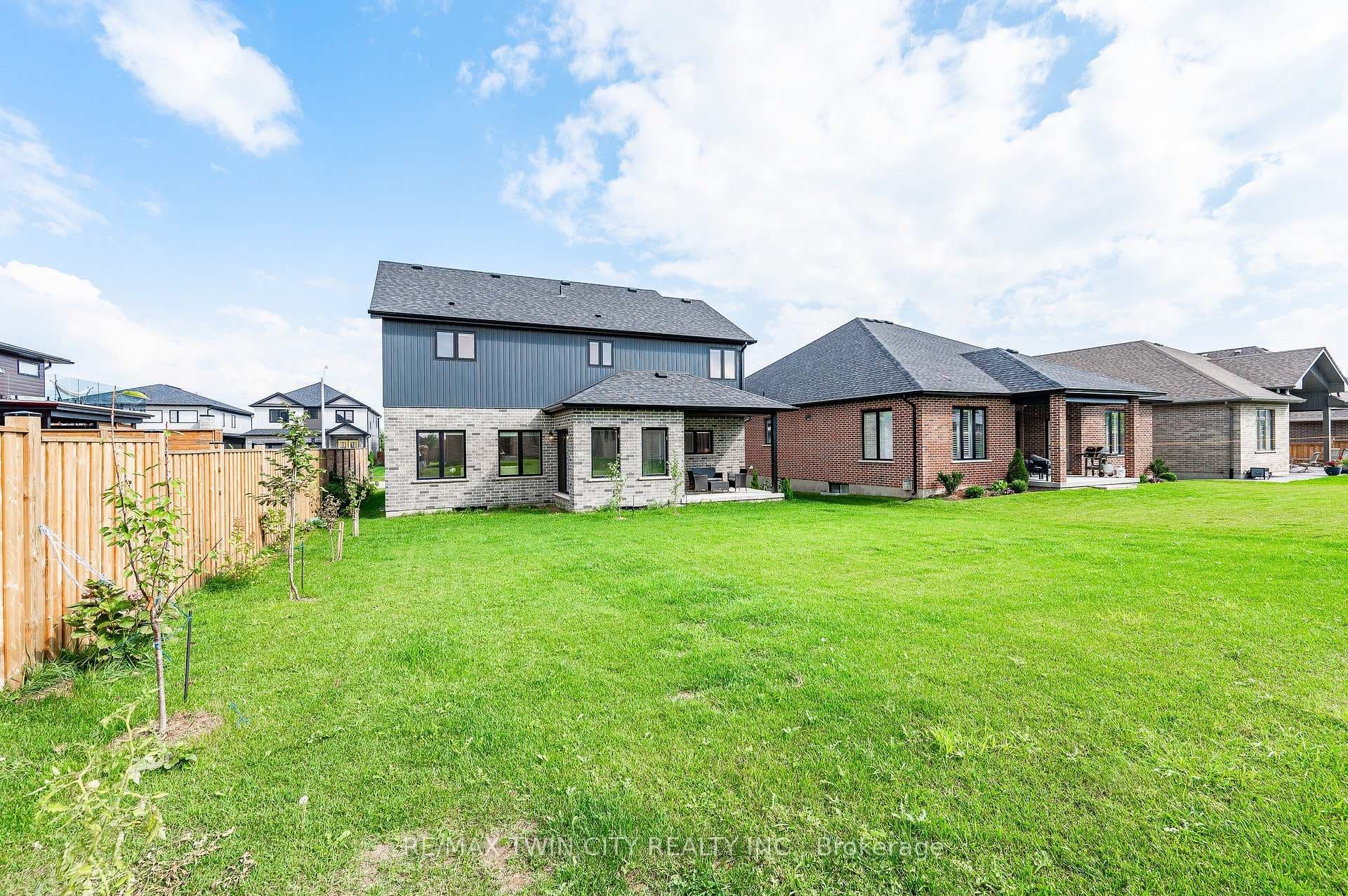 136 Village Road photo 46