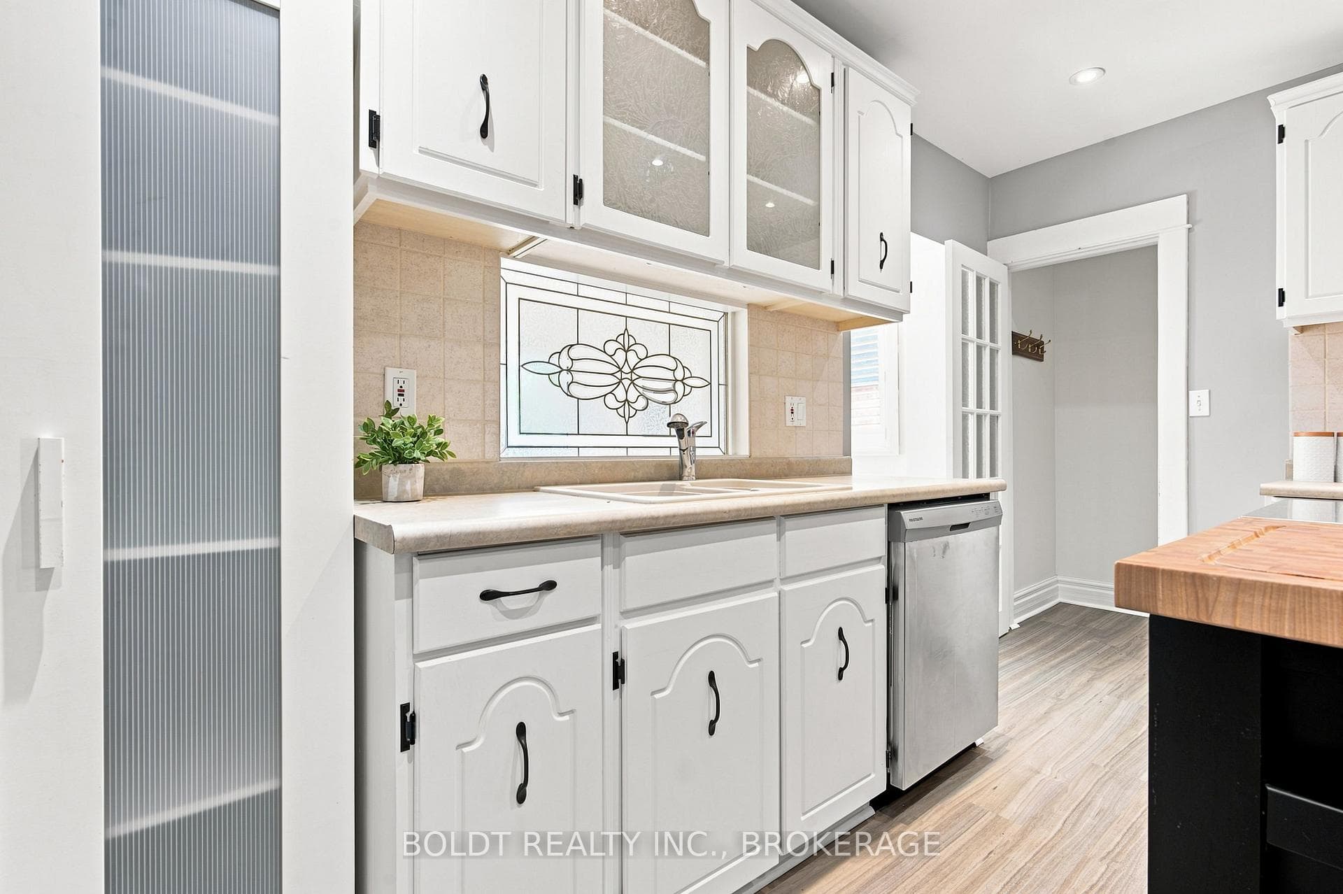 42 Thomas Street photo 18