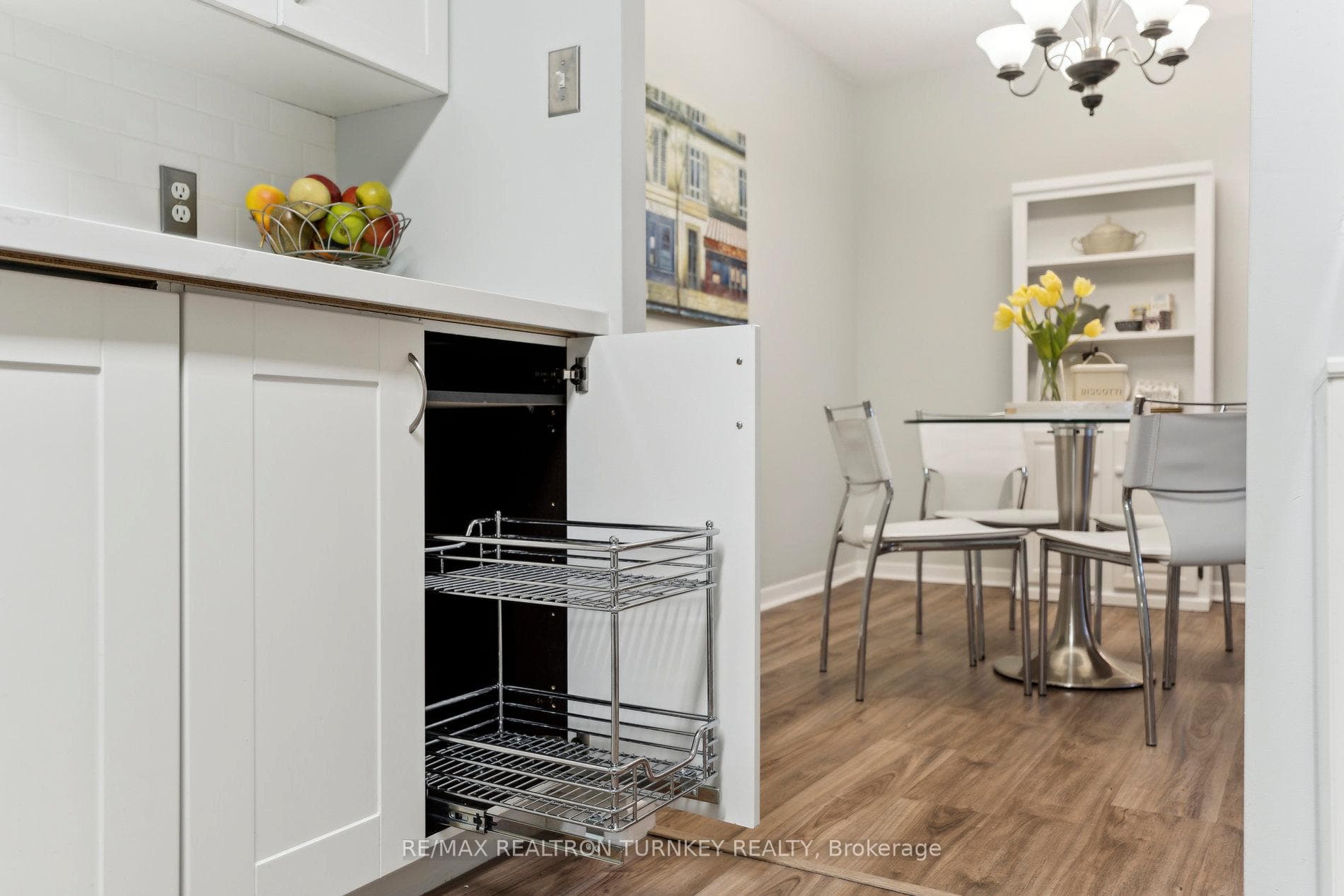 Pull Outs in most Kitchen Cabinets