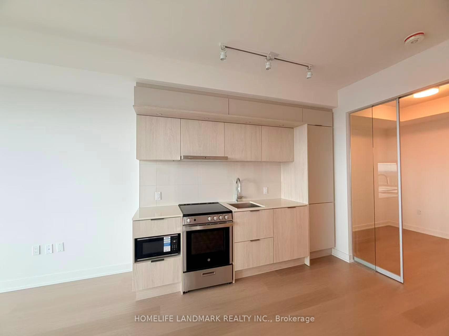 448 Burnhamthorpe Road Unit 3312 photo 7