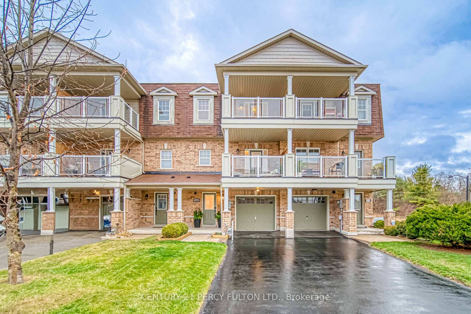 1790 Carousel Mews photo 1