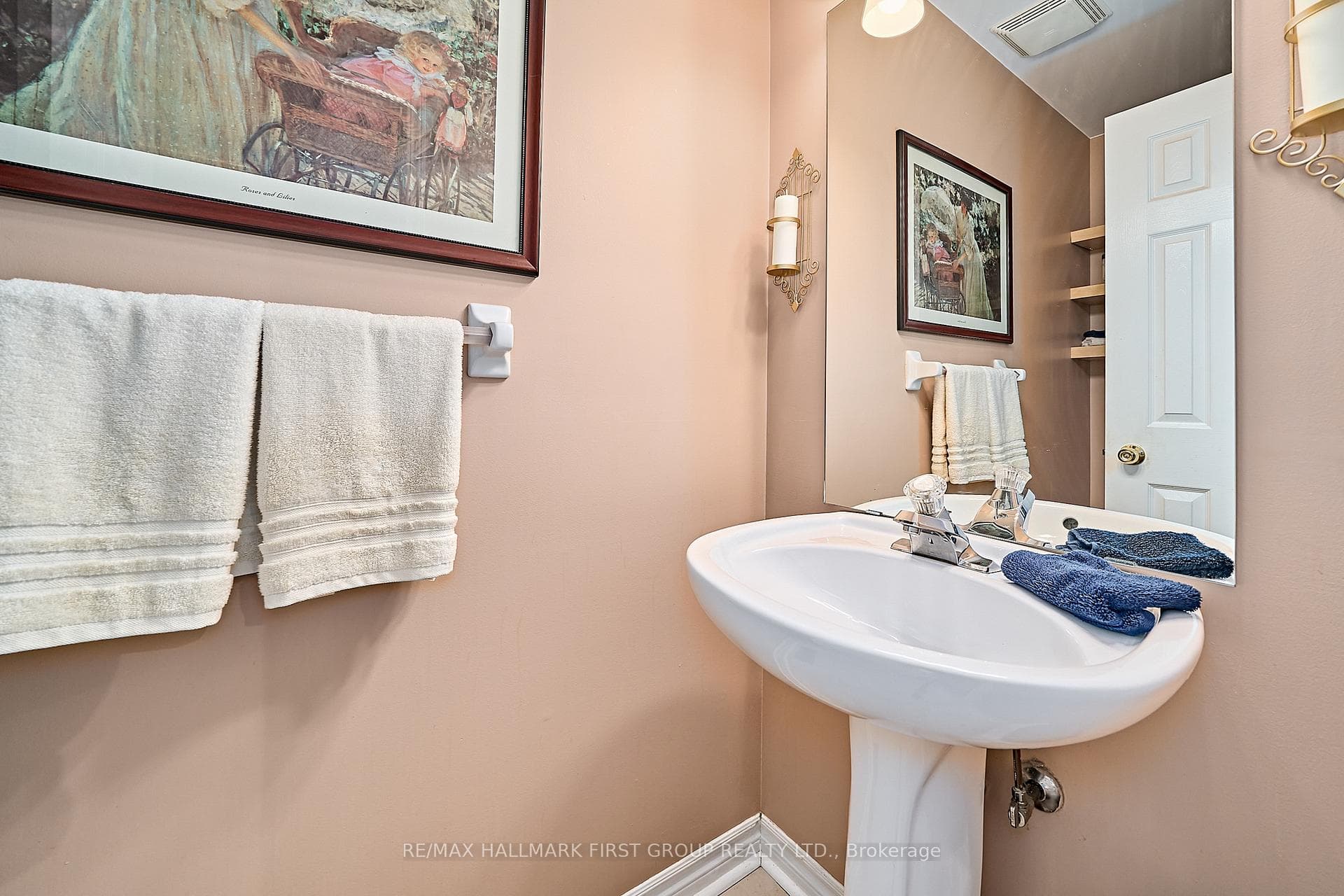 1505 Avonmore Square photo 24
