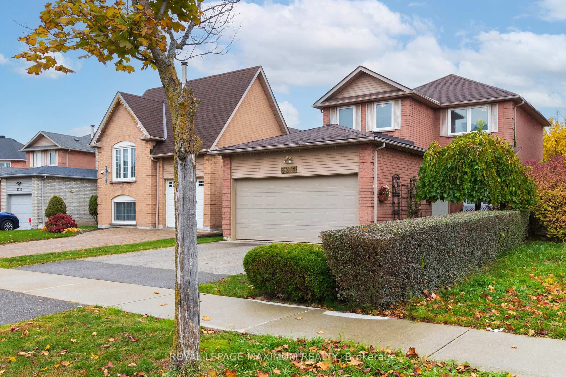 3214 Pilcom Crescent photo 2