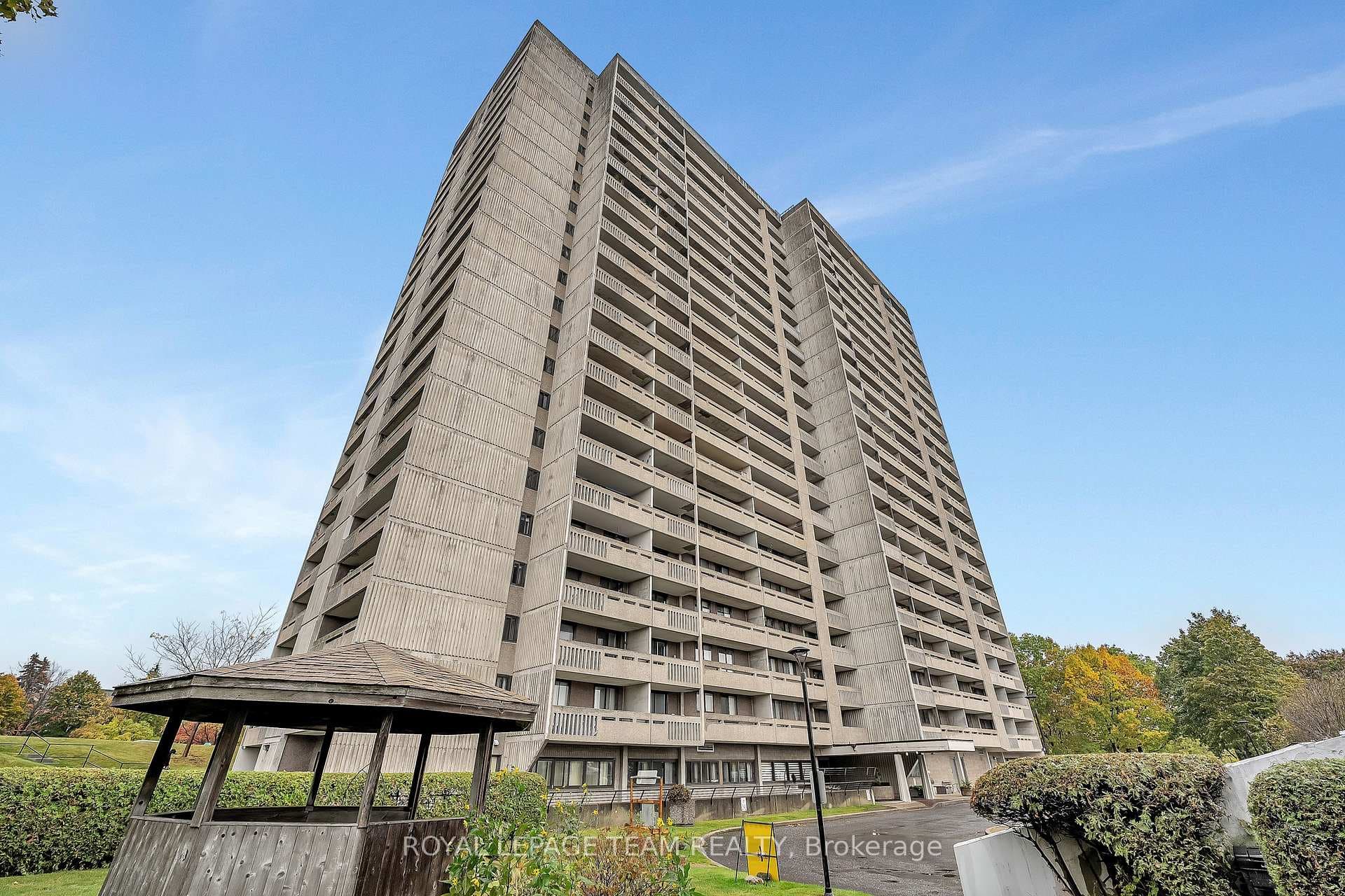 415 Greenview Avenue Unit 106 photo 4