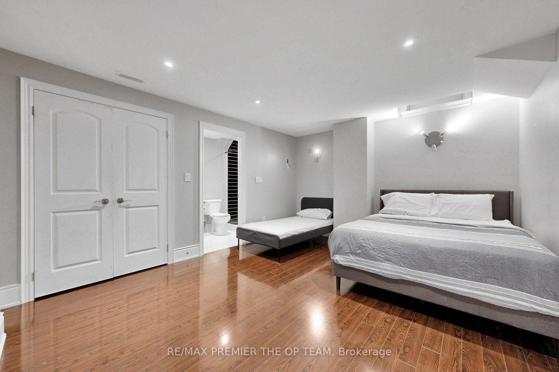 60 Chesney Crescent photo 42