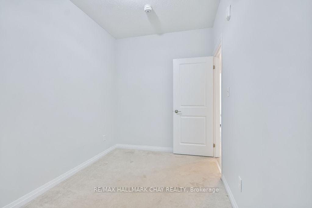 299 Cundles Road Unit 507 photo 21