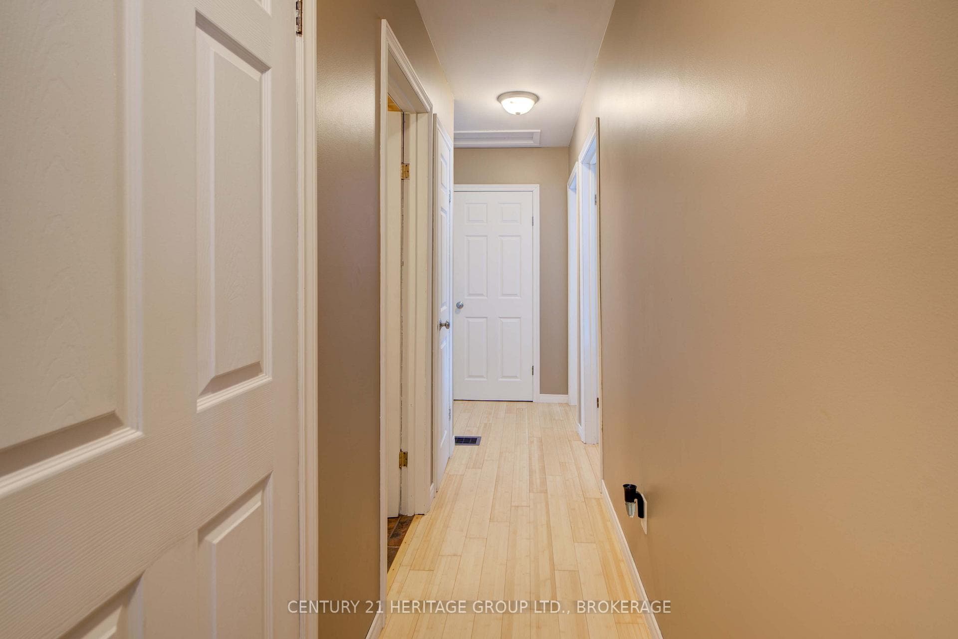 217 Wellington Street photo 29