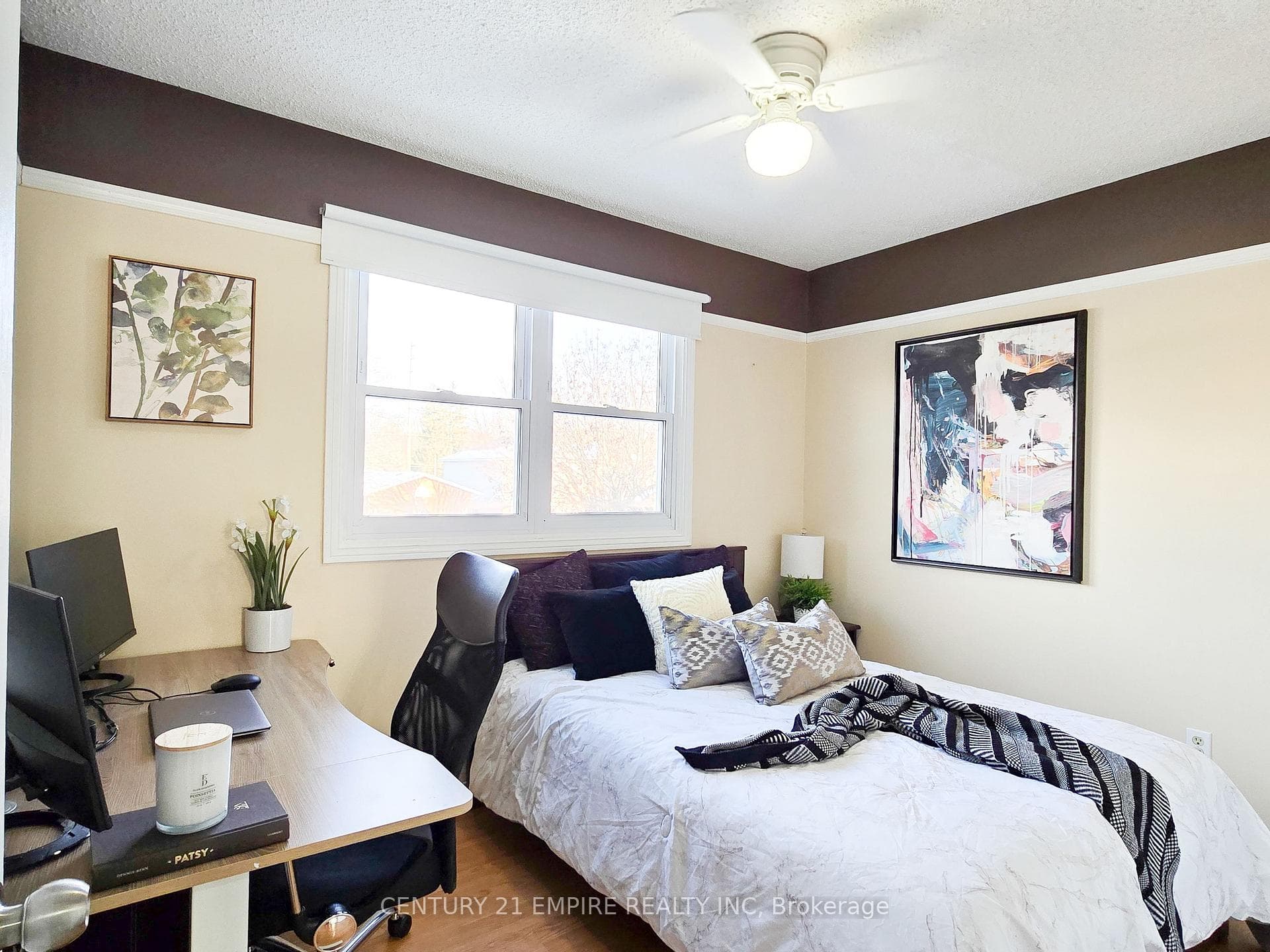154 Adele Crescent photo 19