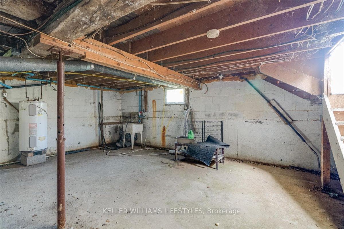 6079 Longwoods Road photo 21