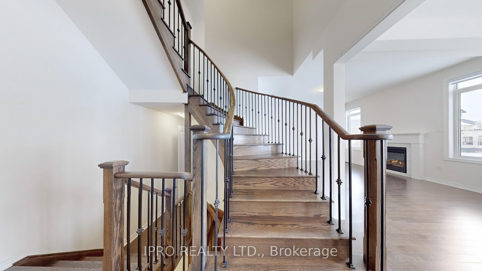 55 Deepwood Crescent photo 4