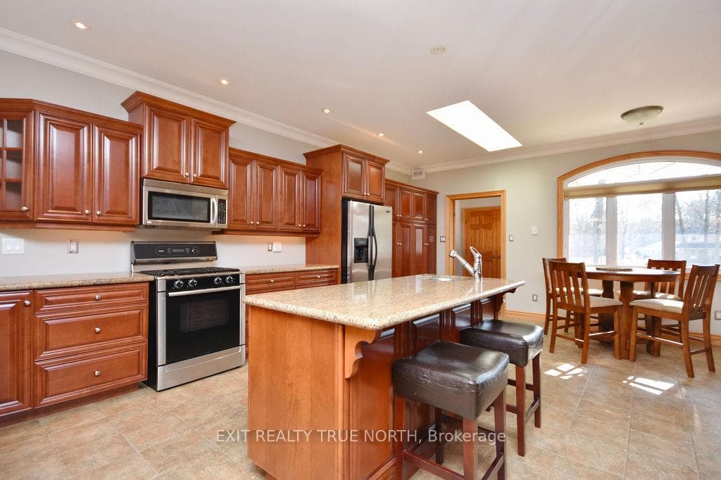 1524 Flos 8 Road photo 10