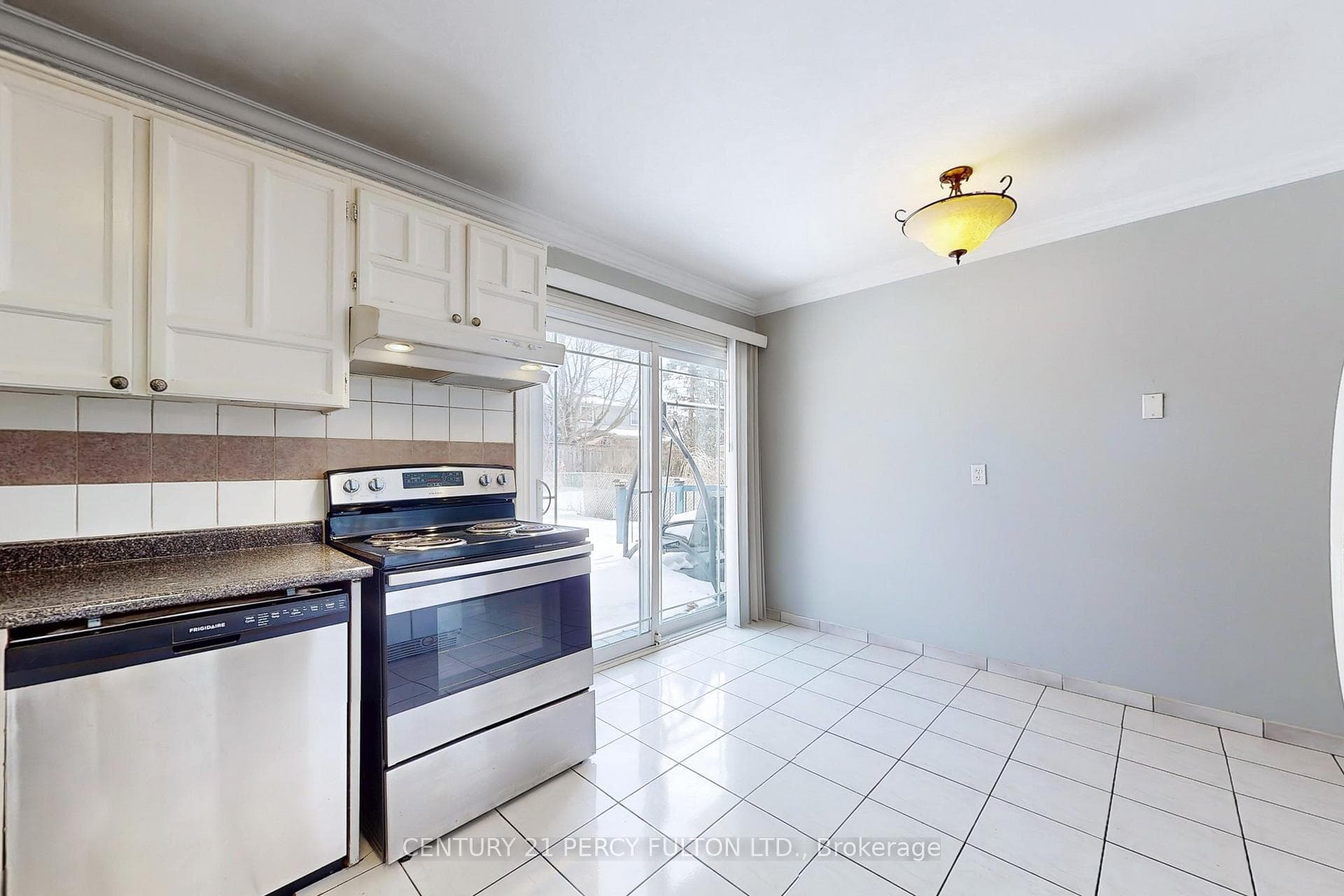 1813 Bronte Square photo 18