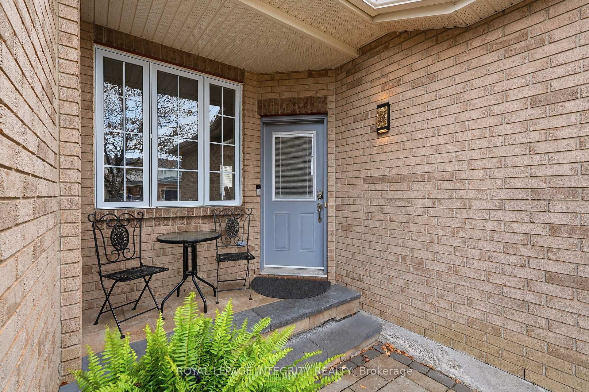 1073 Brasseur Crescent photo 3