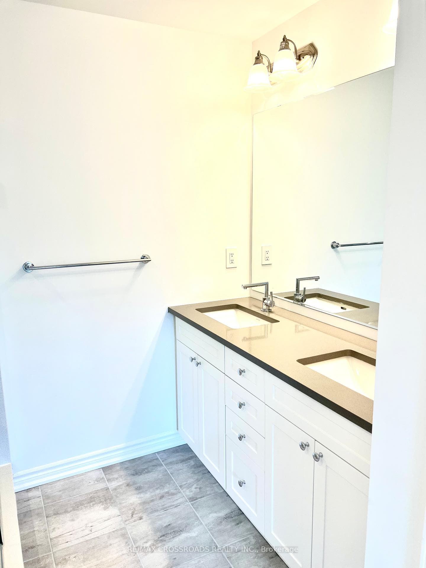 1421 Mockingbird Square photo 18