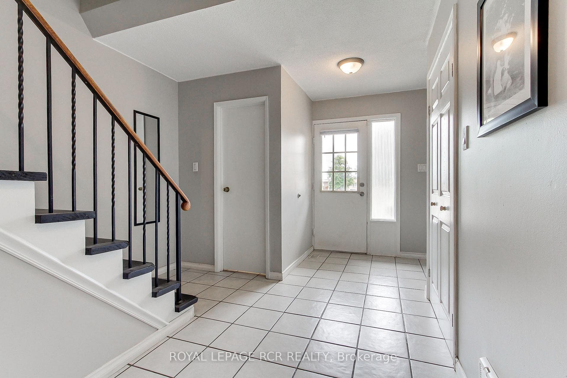 228 Collings Avenue photo 5