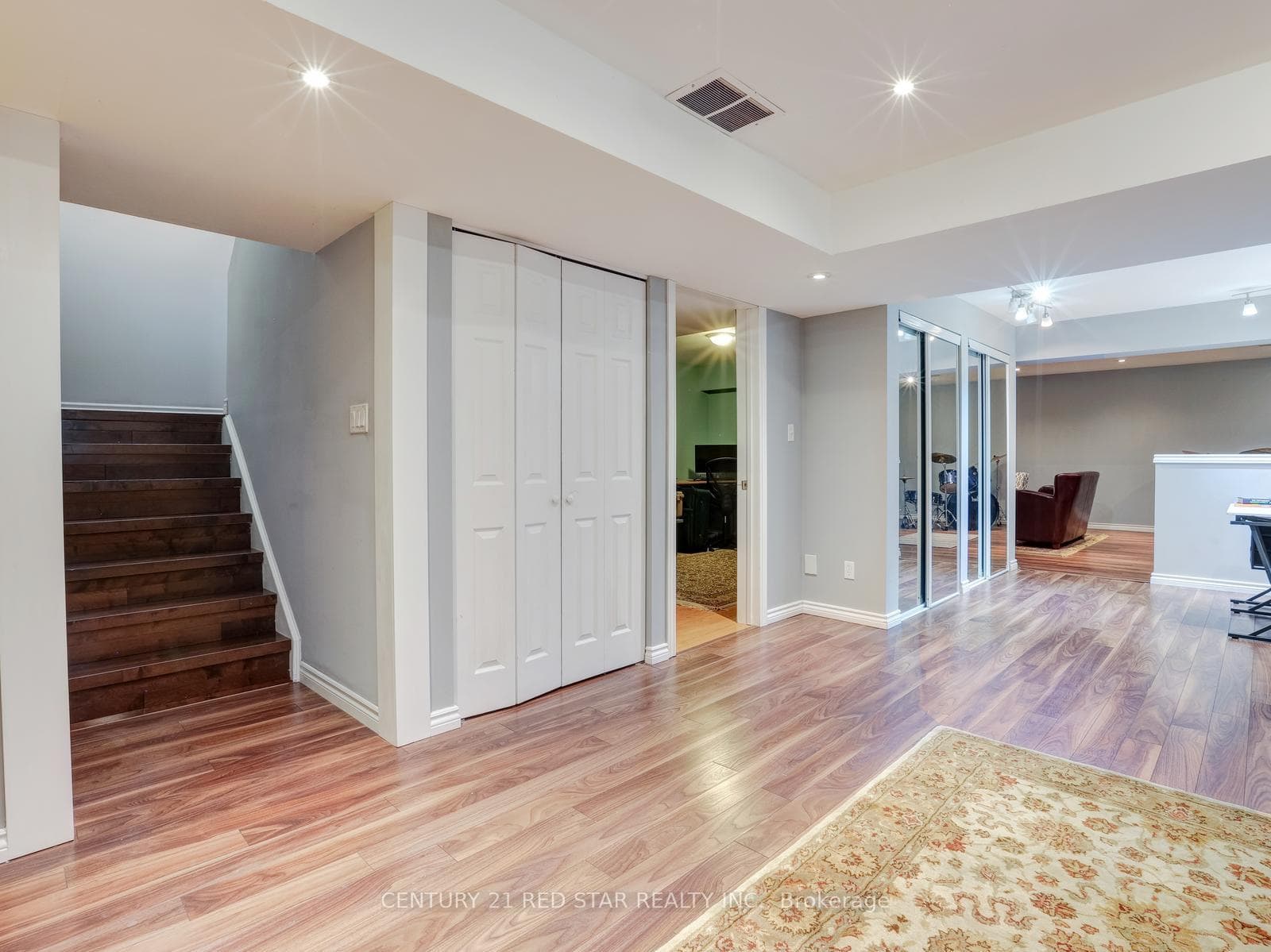 631 Doon South Drive photo 34