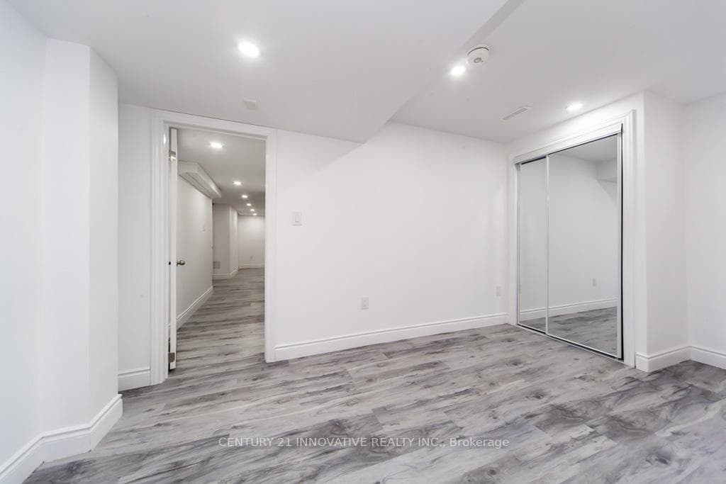 53 Alden Square photo 23
