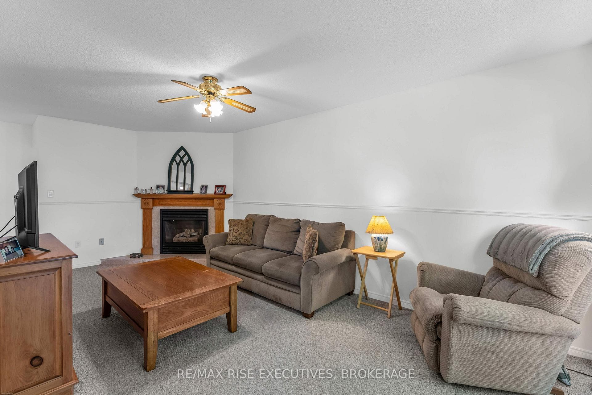 1304 Fisher Crescent photo 9