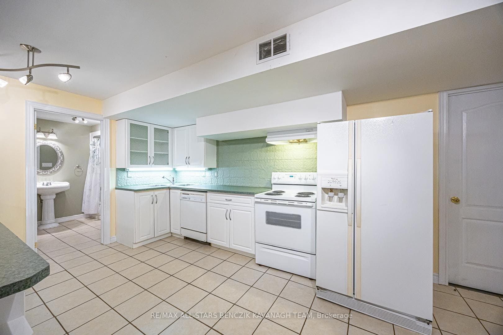 5633 Lakeshore Road photo 23