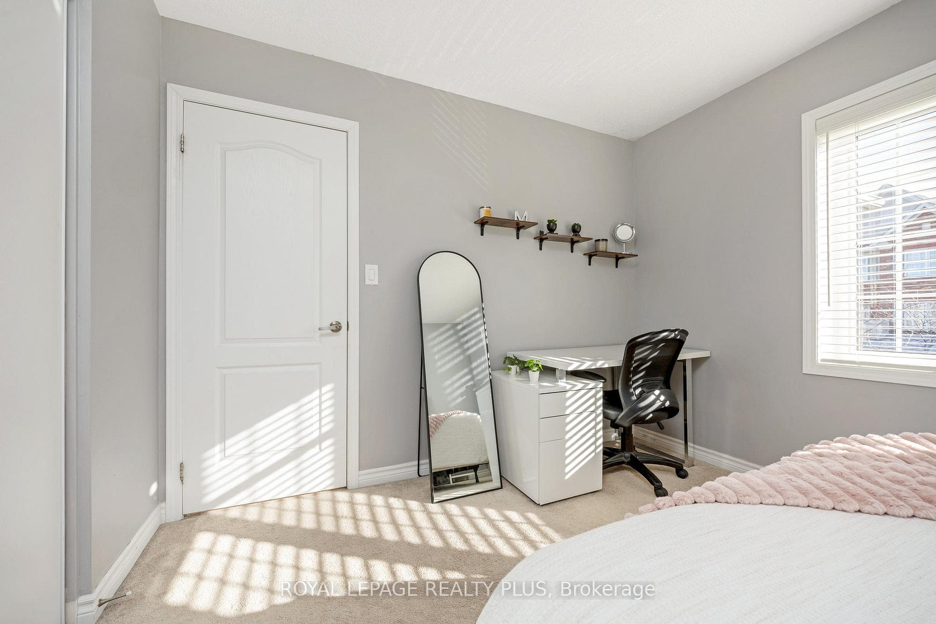 1542 Gainer Crescent photo 29