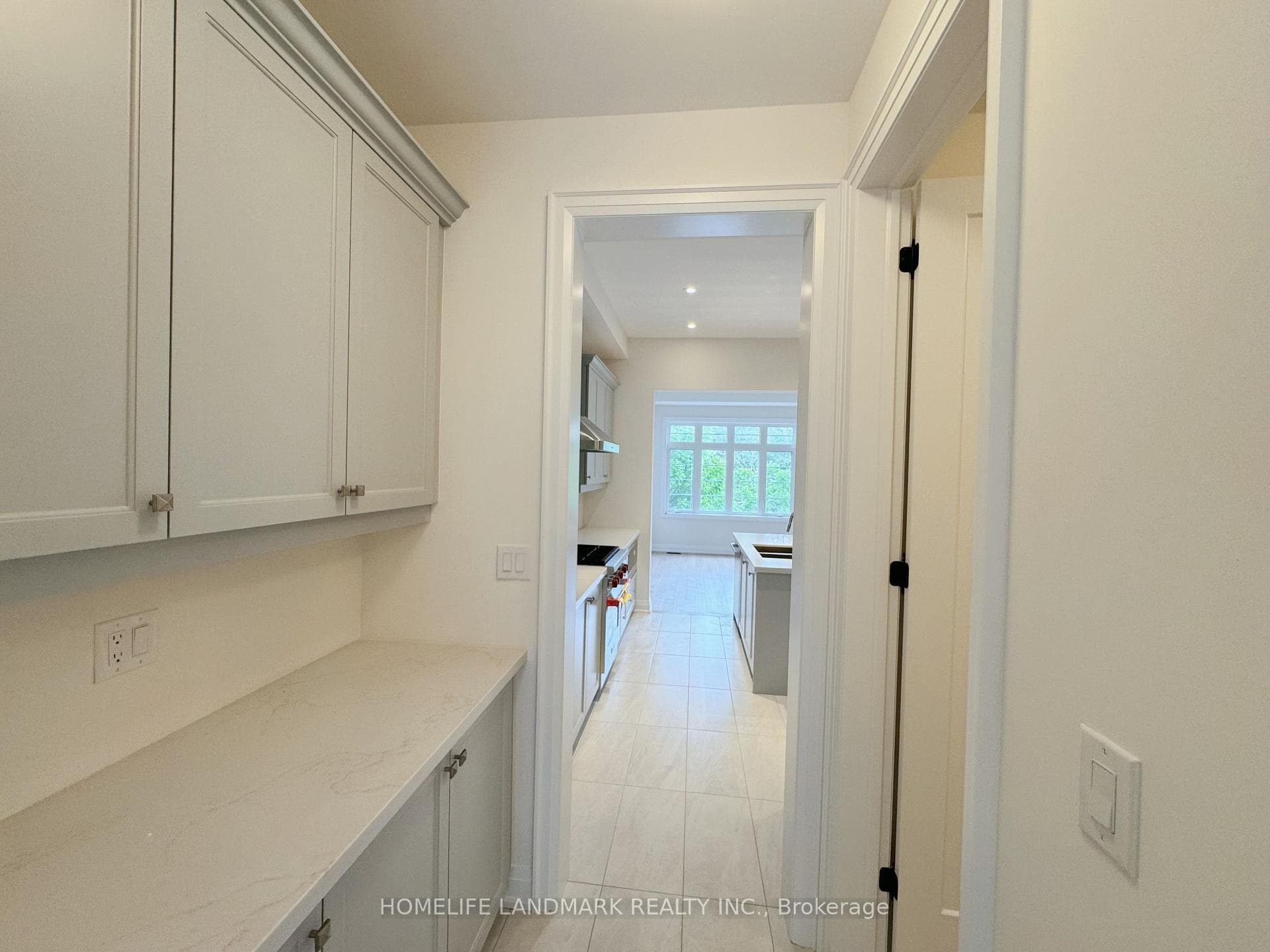 73 West Village Lane photo 10