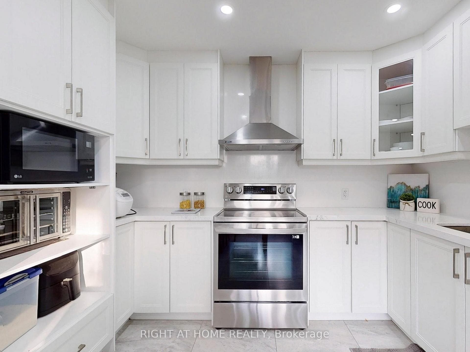 25 Deerhurst Avenue photo 10