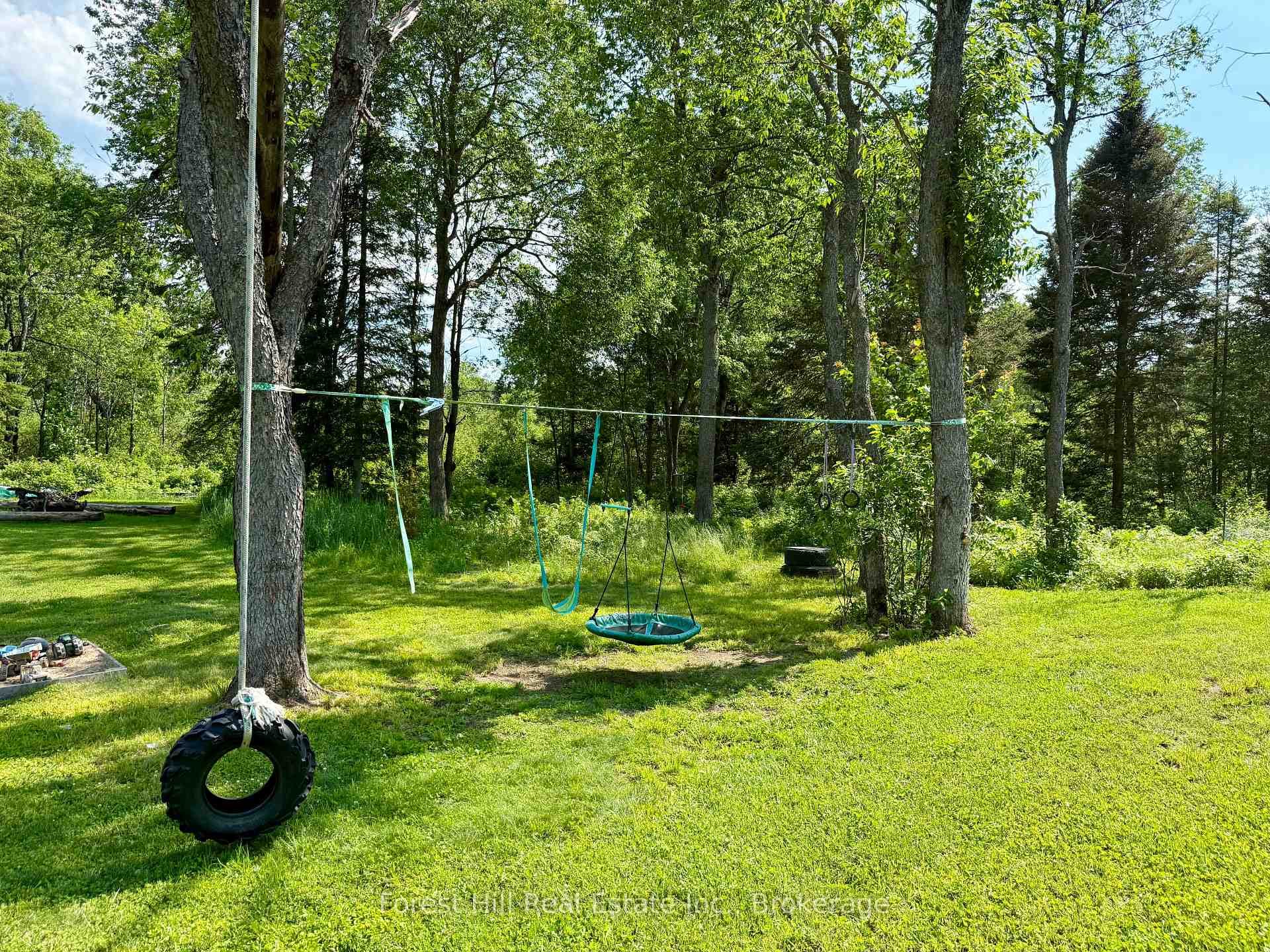 107 Hunt Line photo 38