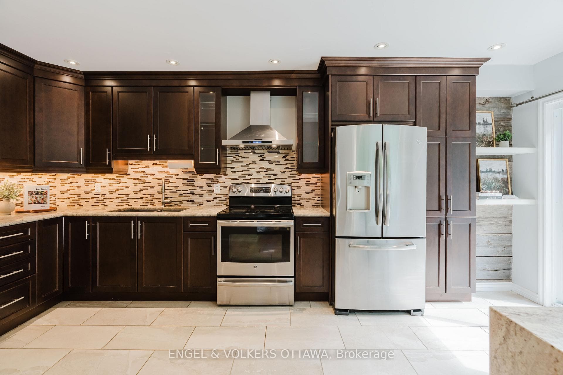 77 Whalings Circle photo 12