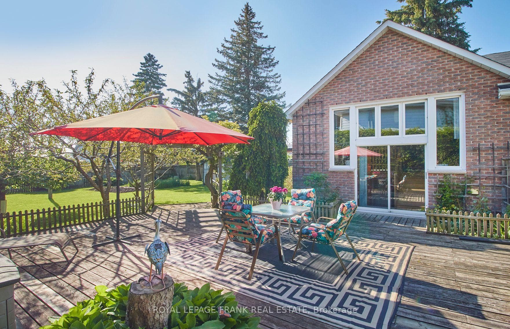 410 Henry Street photo 31