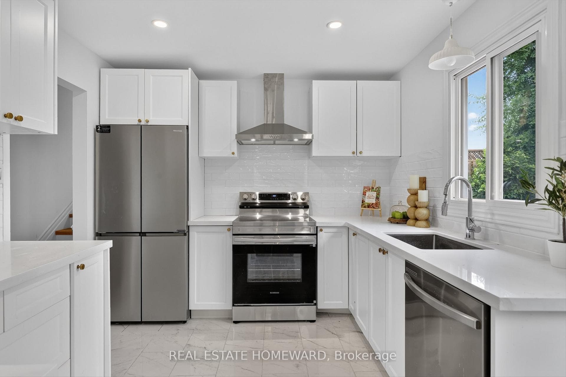 1569 Redwood Drive photo 1