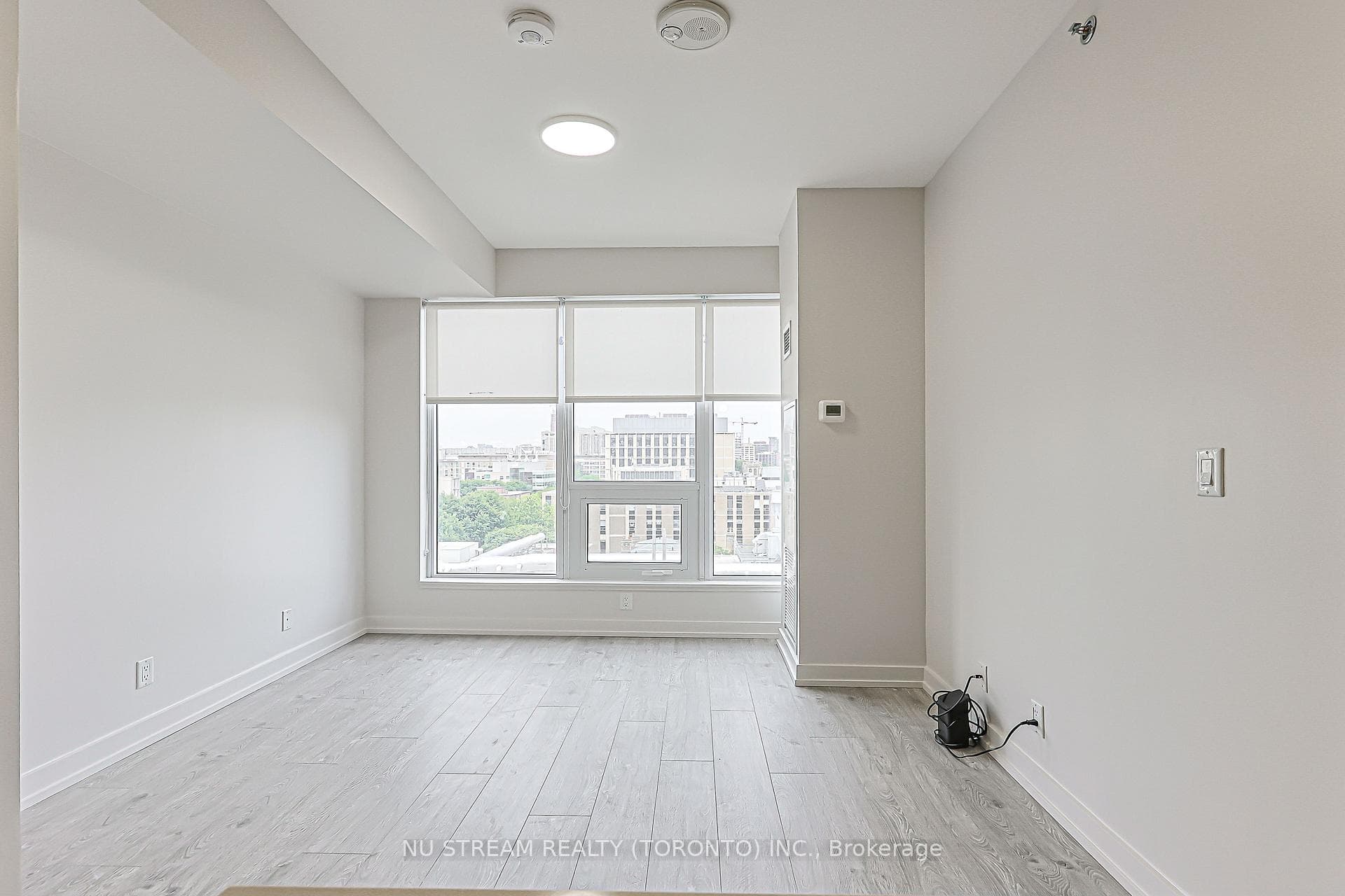 203 College Street Unit 905 photo 11