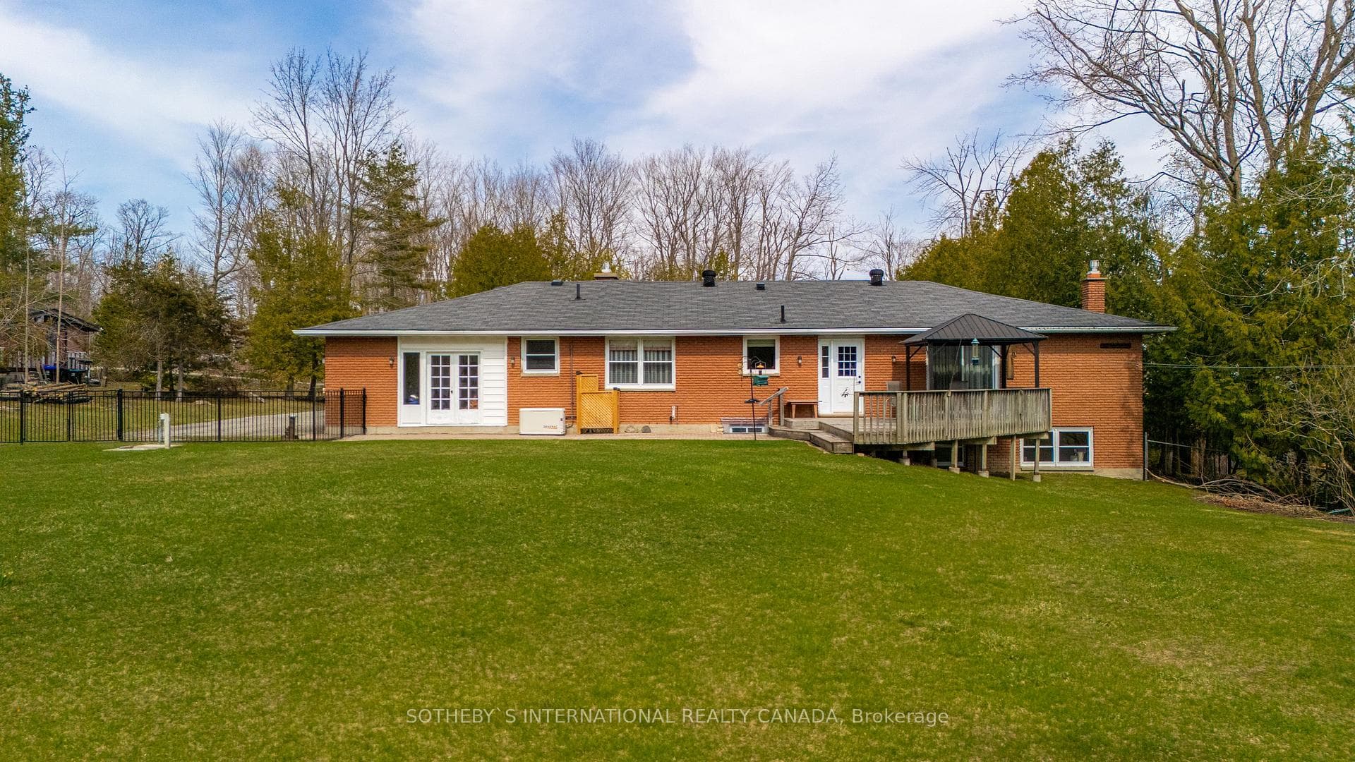 376 Lakeshore Road photo 20