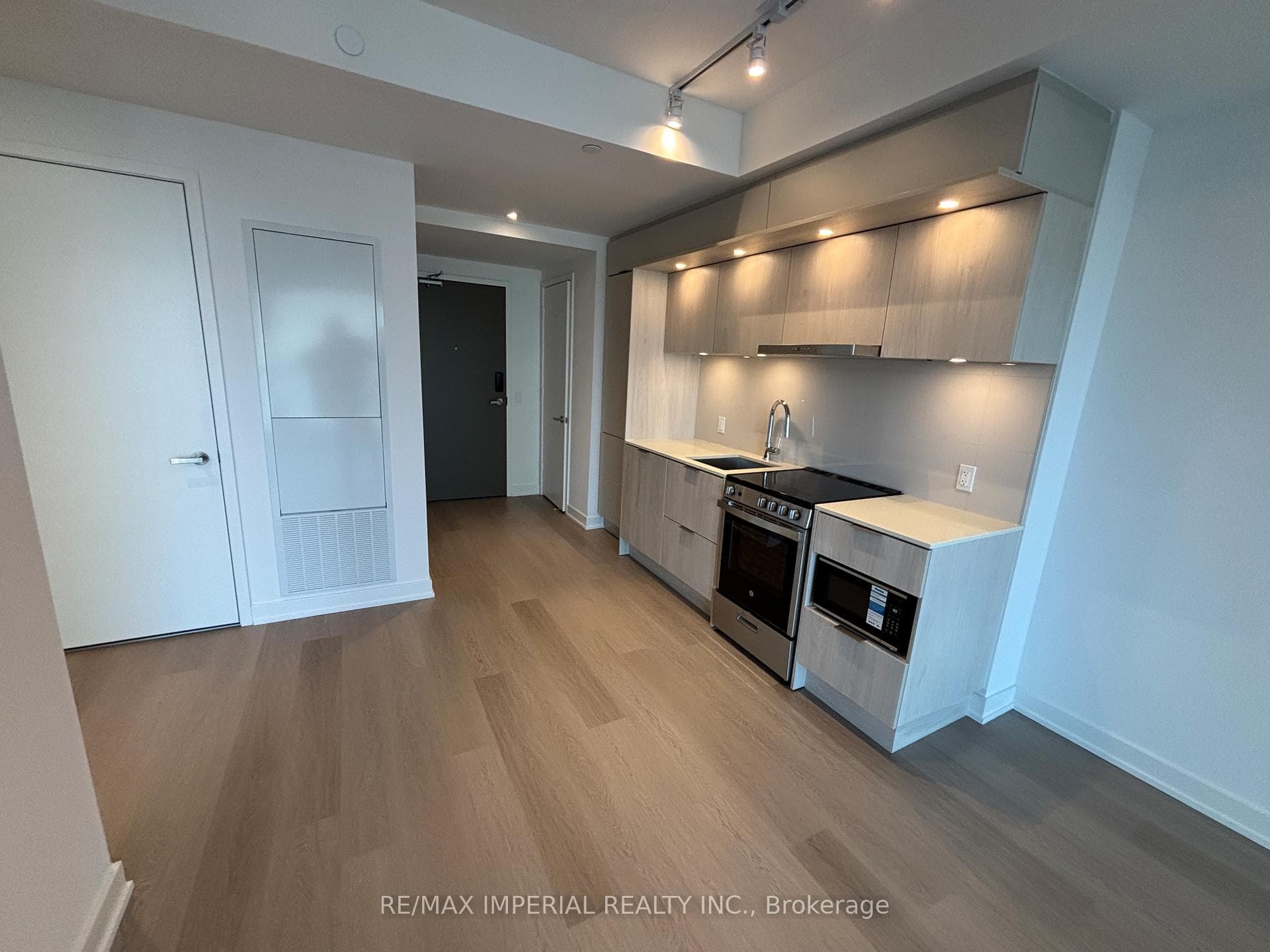 448 Burnhamthorpe Road Unit 3406 photo 5