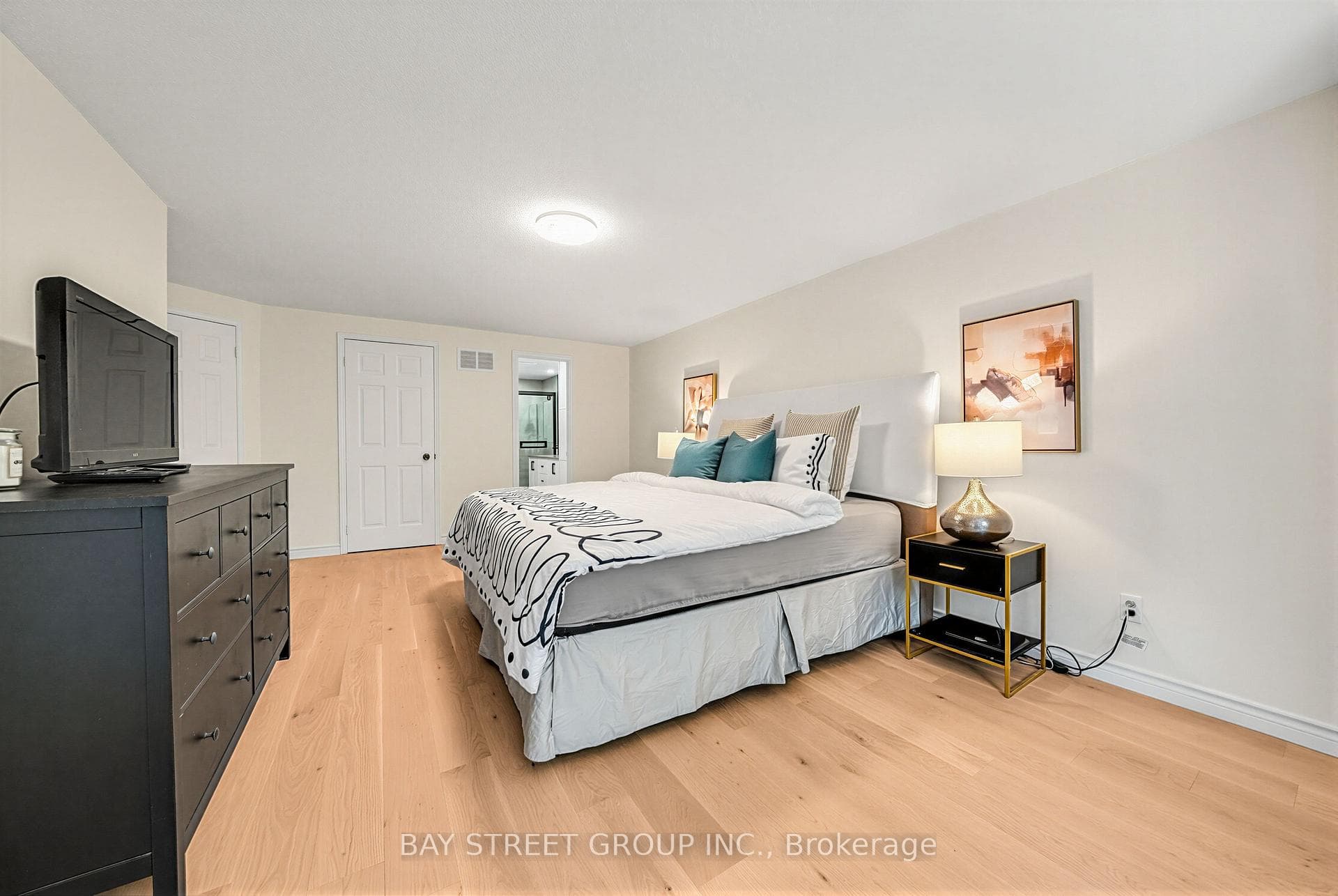145 Sandyhook Square photo 20